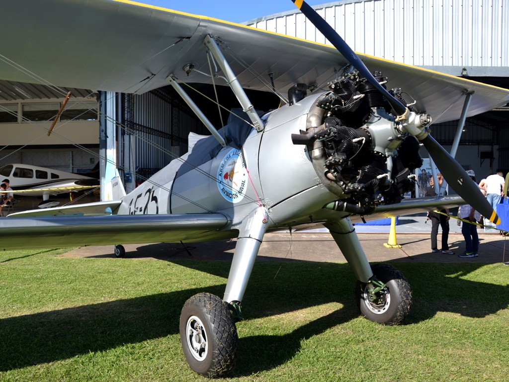 El Museo de Aviación Naval participó con un stand y dos aeronáves históricas.